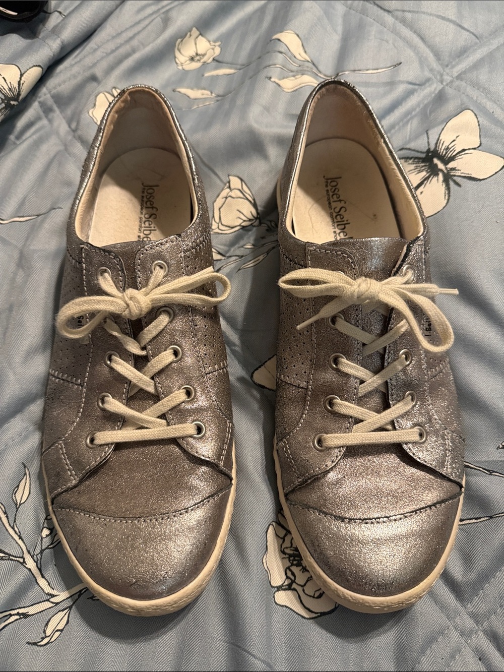 Josef Seibel Women's Silver Metallic Lace-Up Sneakers